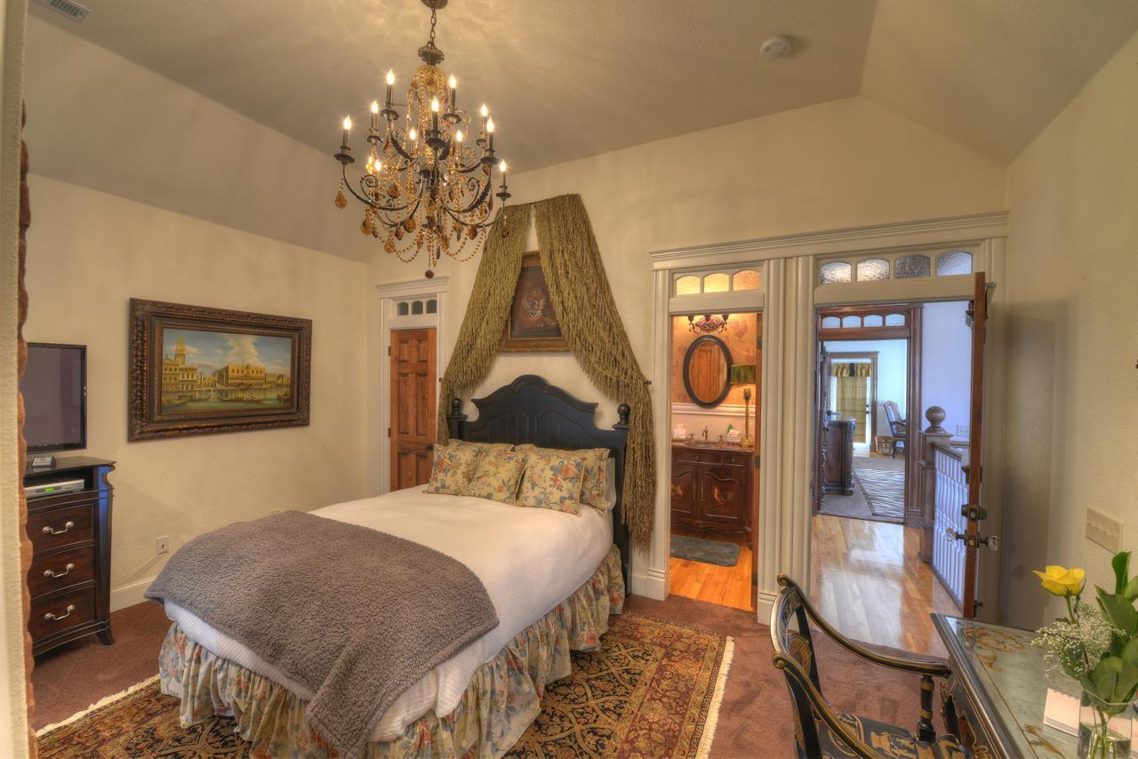 The Victoria Bed & Breakfast Bentonville