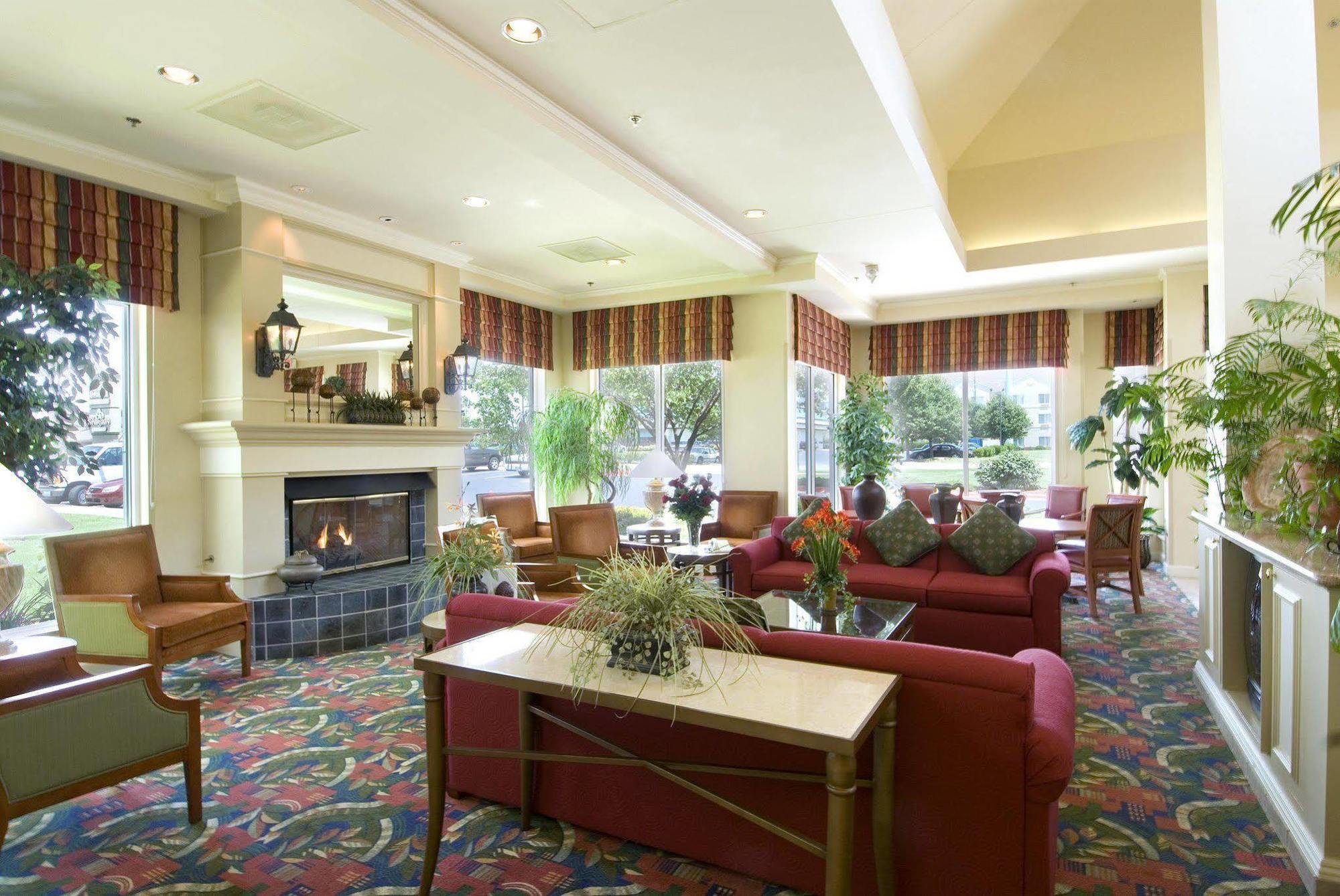 Hilton Garden Rogers Hotel 4*