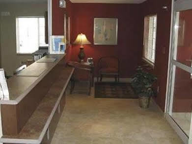 Motel Hometowne & By Red Roof 2*