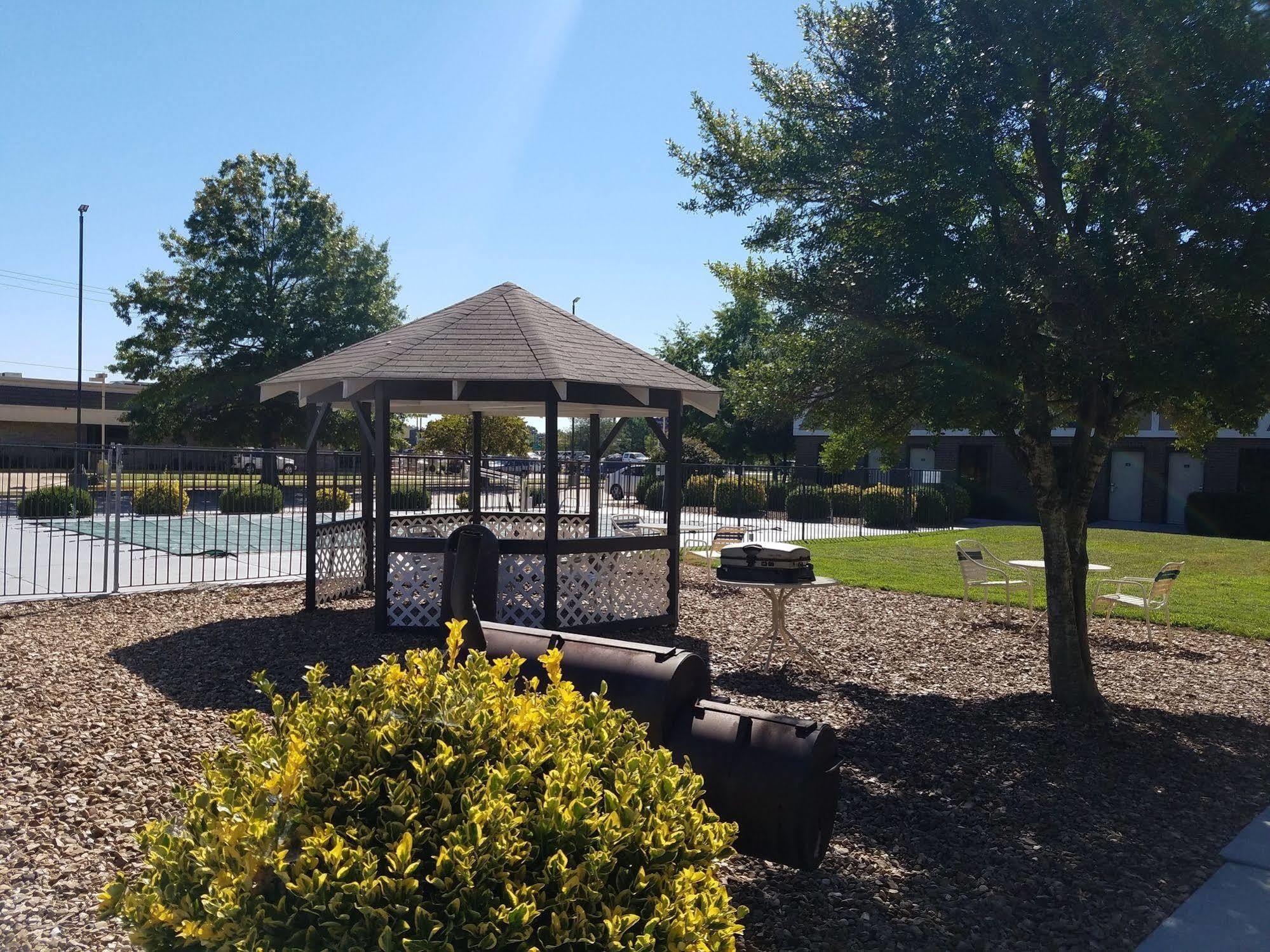 Super 8 By Wyndham 2* Bentonville