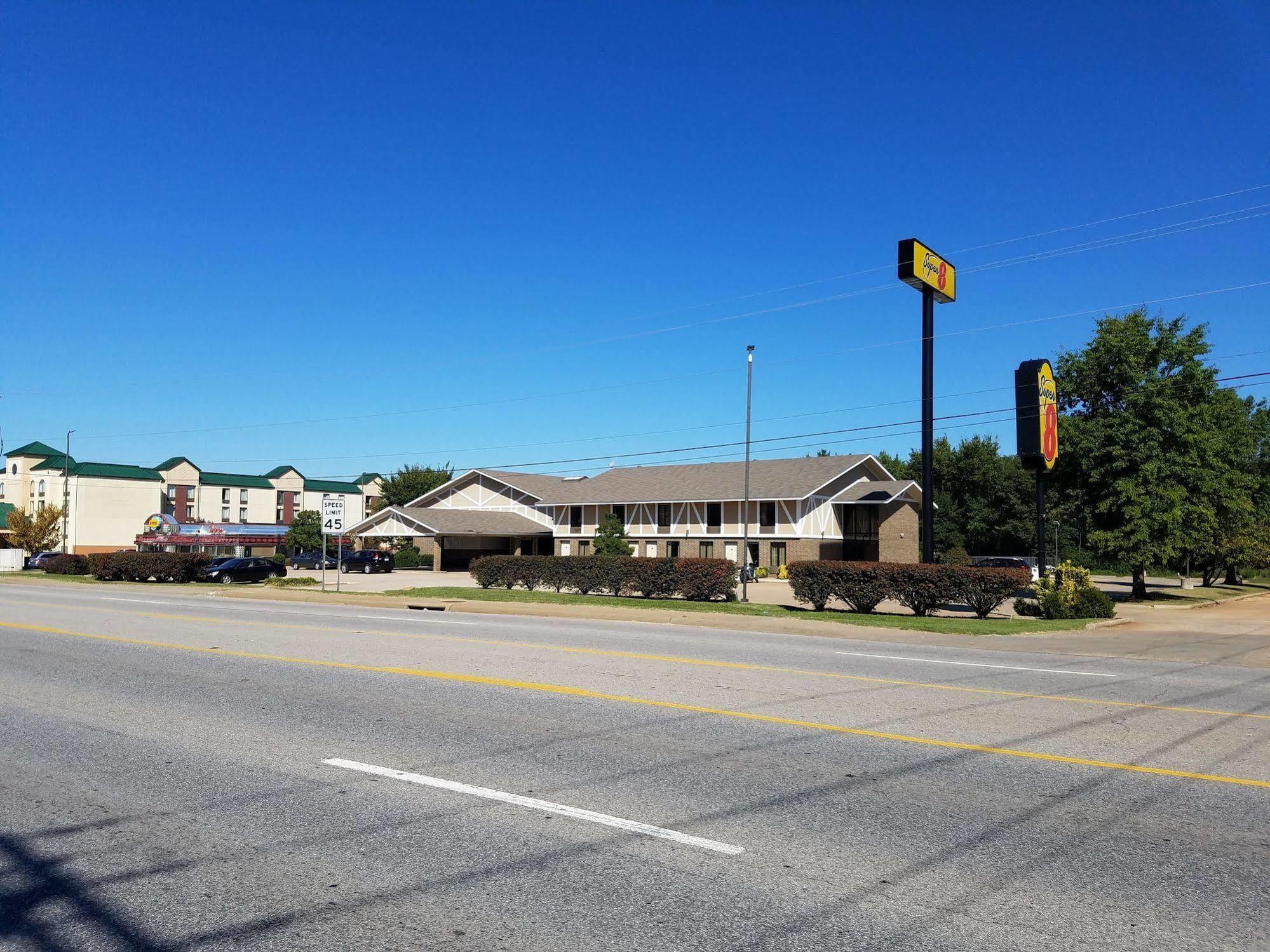 Super 8 By Wyndham Motel Bentonville