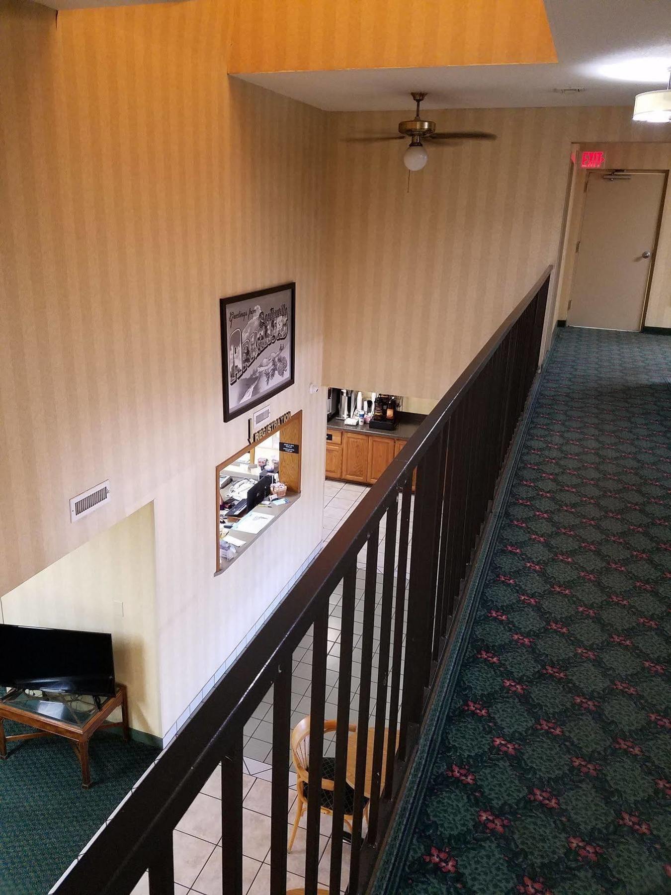 Super 8 By Wyndham Motel Bentonville