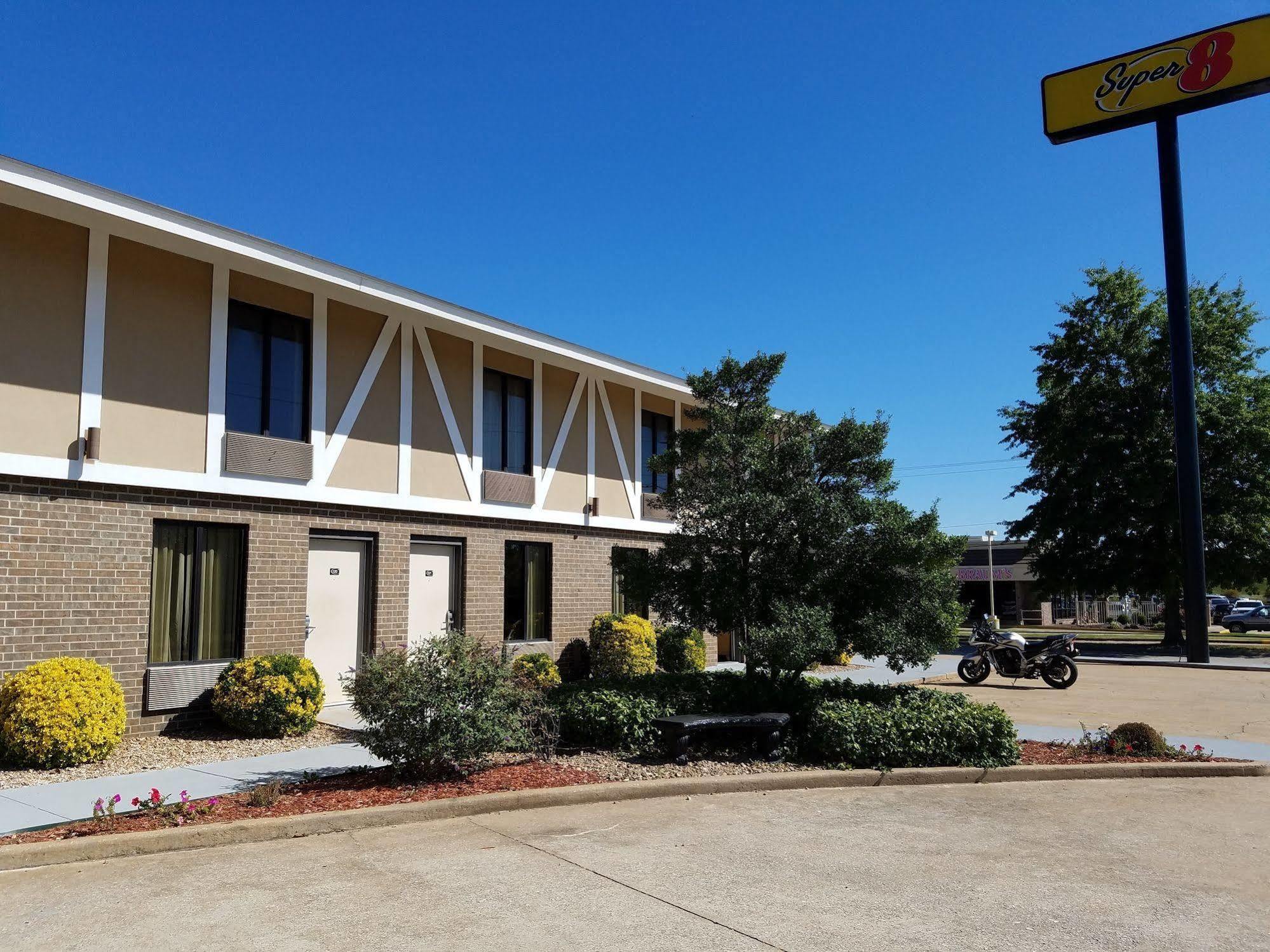 Super 8 By Wyndham Motel