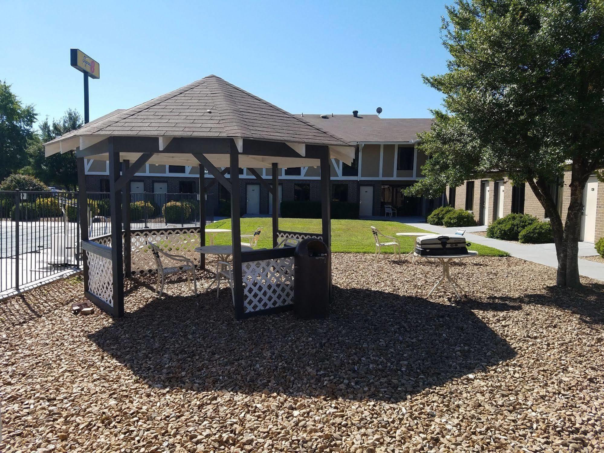 Super 8 By Wyndham Motel Bentonville