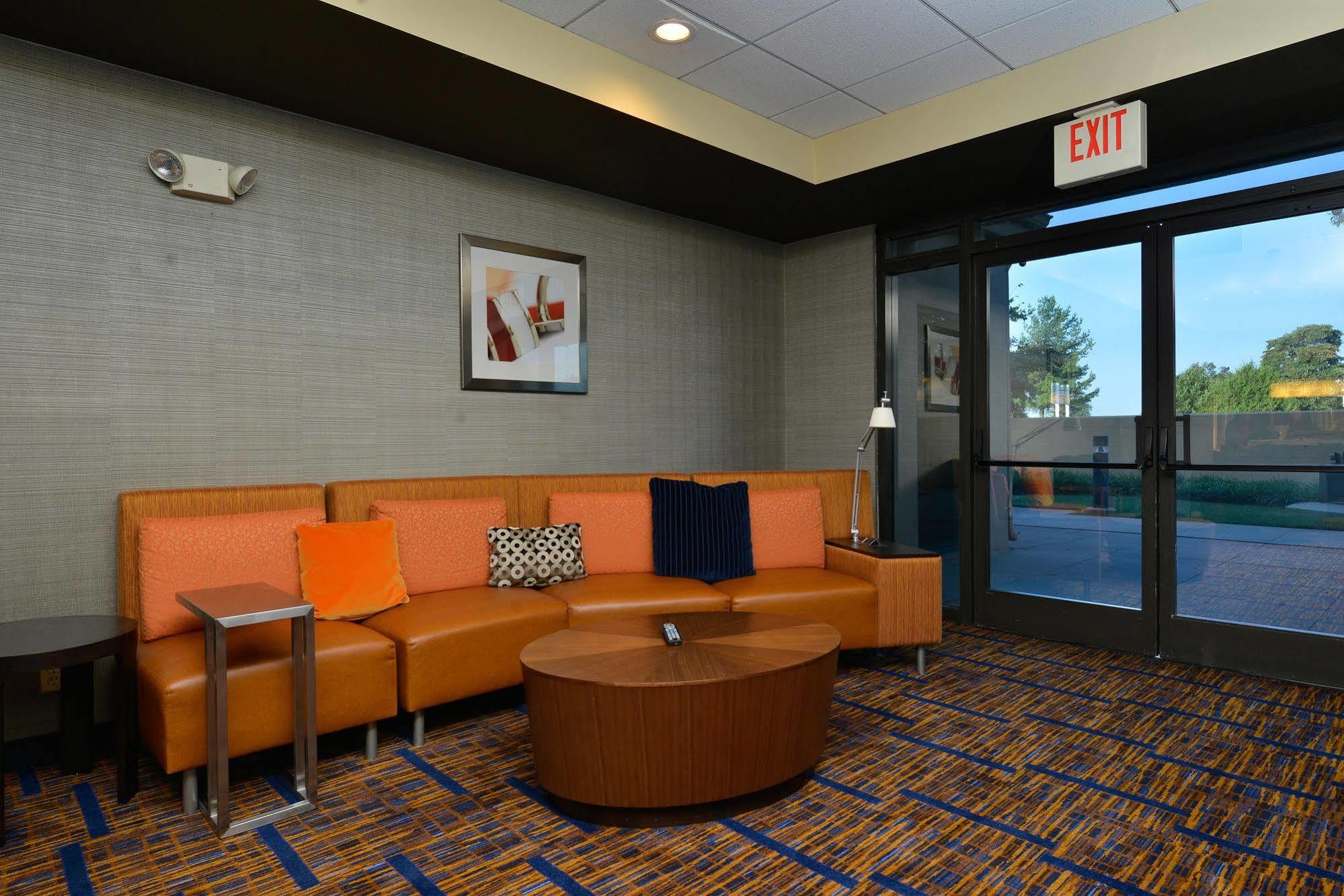Courtyard By Marriott Hotel Bentonville