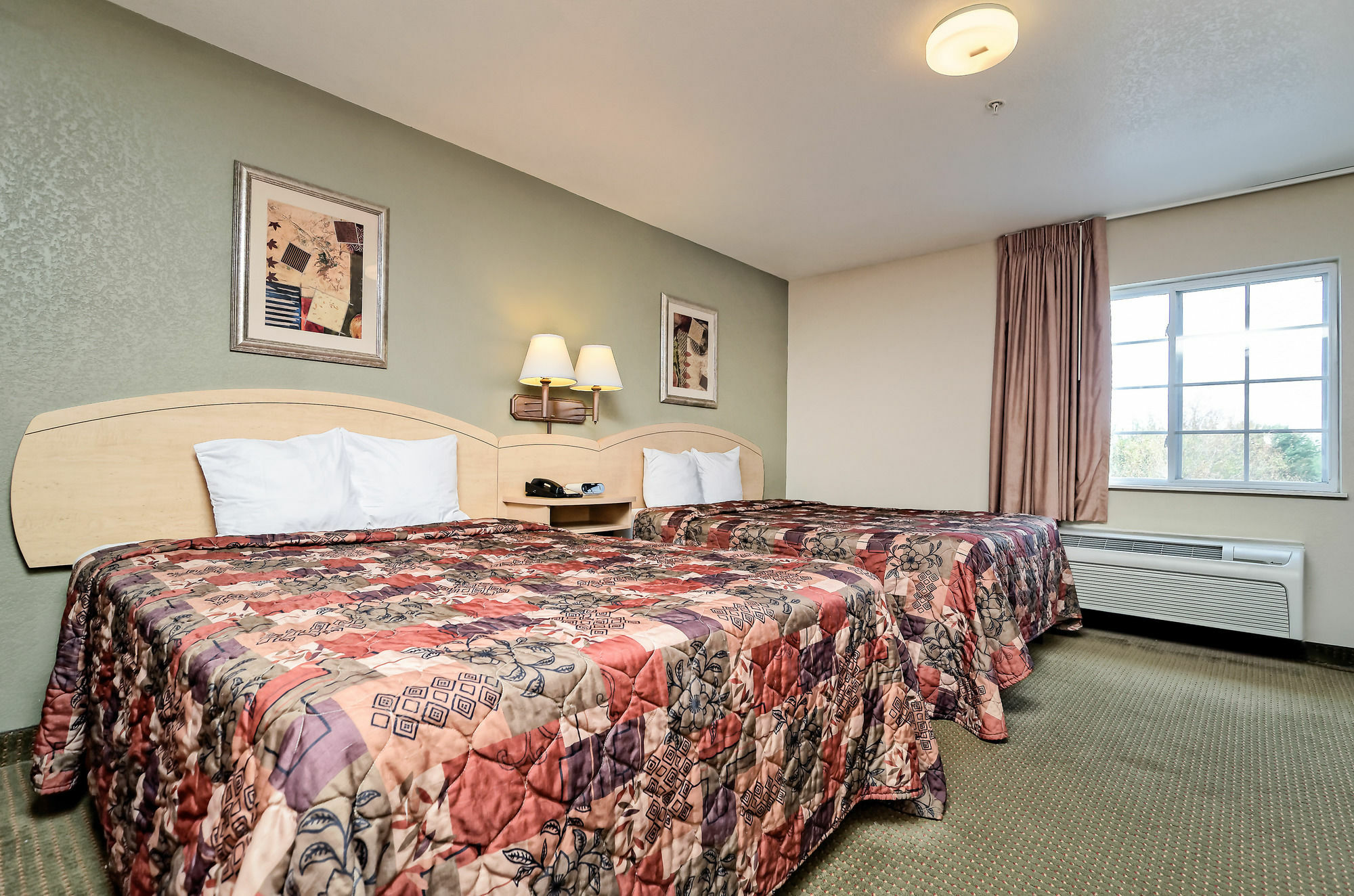 Hometowne & By Red Roof Motel 2*