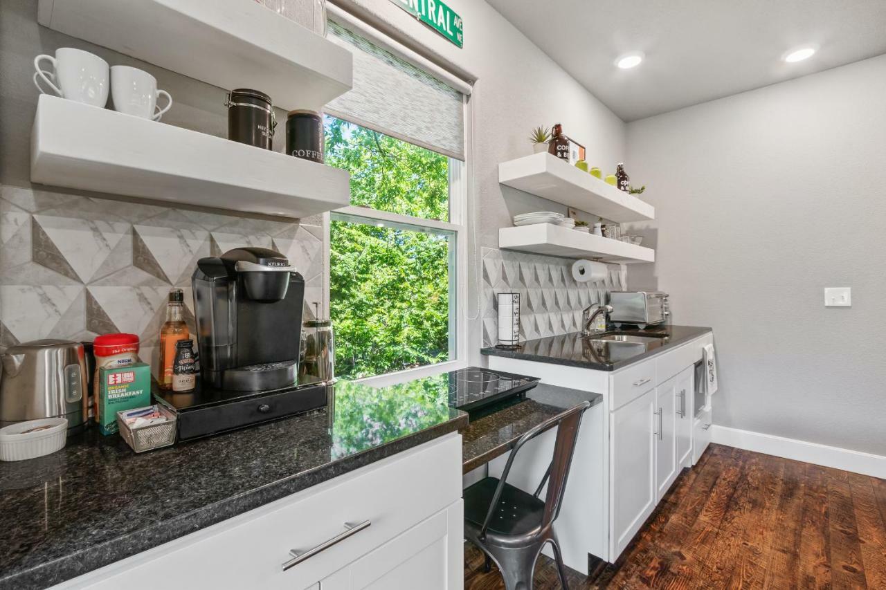 A On Avenue Apartment
