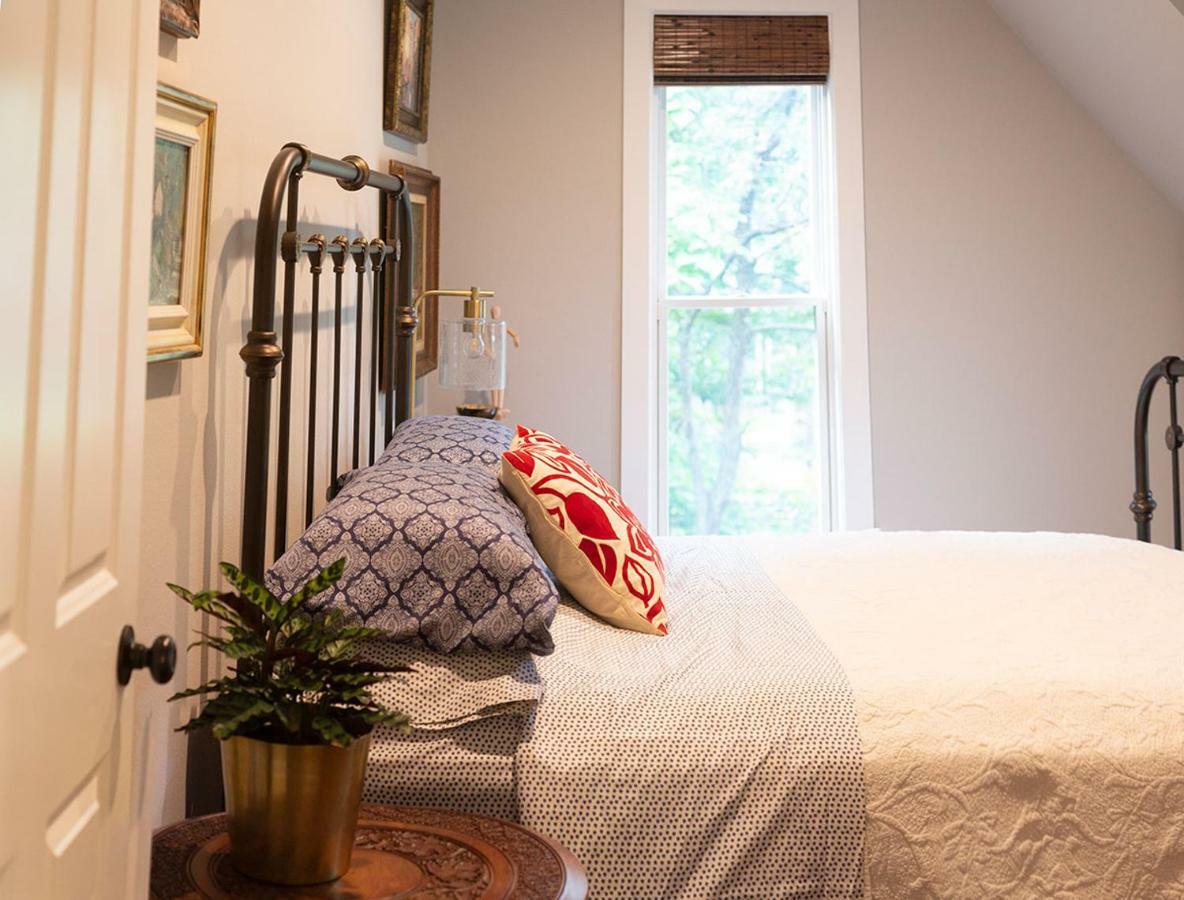 The Henry Carriage House Bentonville
