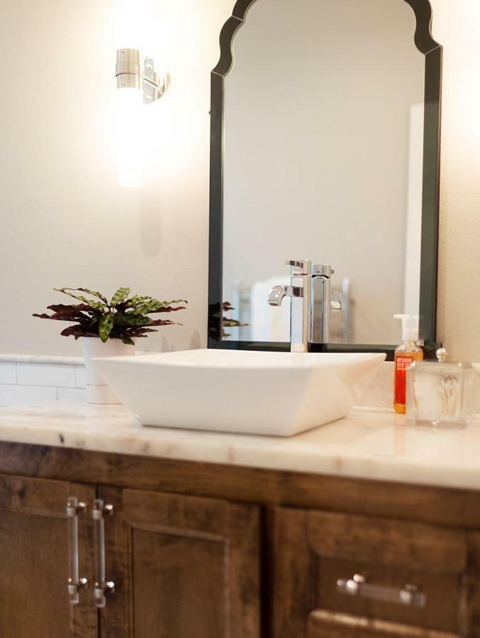 The Henry Carriage House * Bentonville