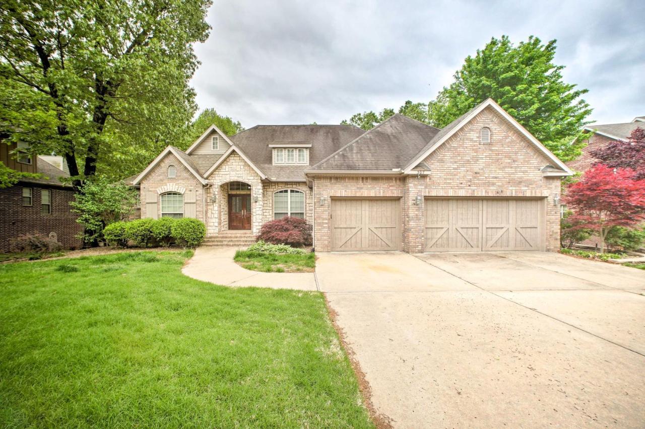 With Pool Table, 2 Mi To Downtown! Holiday home