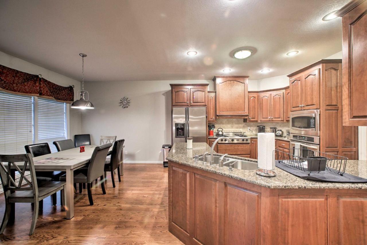 With Pool Table, 2 Mi To Downtown! Holiday home Bentonville