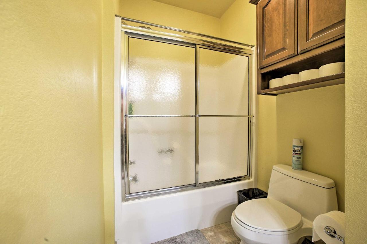 With Pool Table, 2 Mi To Downtown! Holiday home Bentonville