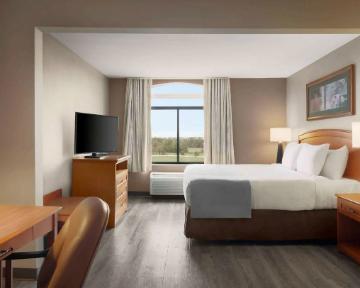 Wingate By Wyndham Hotel 3*